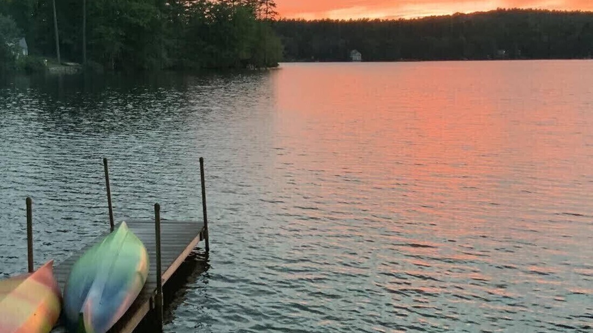 Gray House | Lakefront-Swim-Kayak-FirePit-20min to Portland