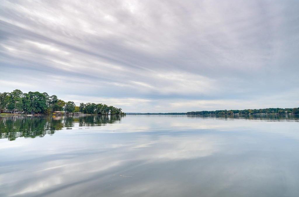 Lone Star House | Lakefront Texas Abode with Kayaks, Fire Pit and Patio!