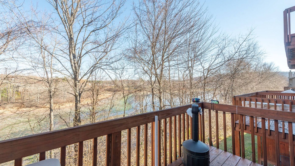 McHenry House | Lakefront Townhome w/Sunrise Views & Fireplace