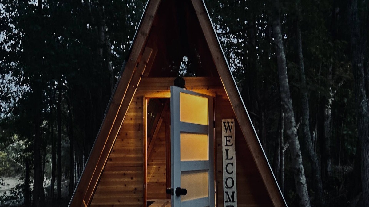 Mooresburg Cottage | Lakefront Transforming Micro Cottage on Cherokee Lake