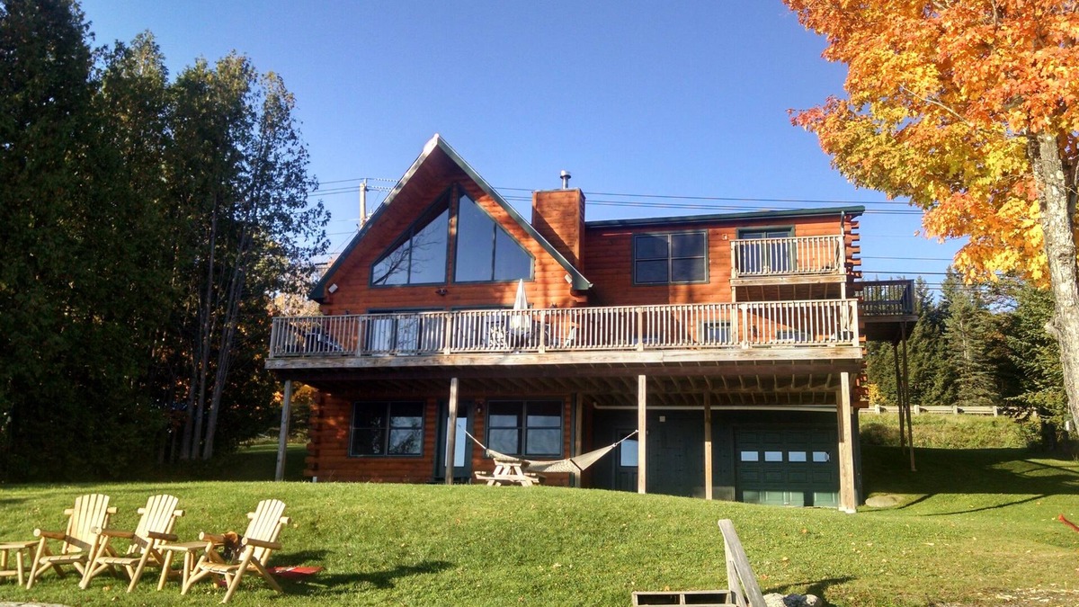 Derby House | Lakefront Vacation Home~get away~Hot tub on deck~Fish/Paddle~Kayaks/Canoes/2 SUP