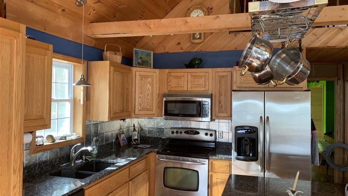 Beddington House | Lakefront vacation Rental 3 bedrooms, 1 bath, sleeps 6