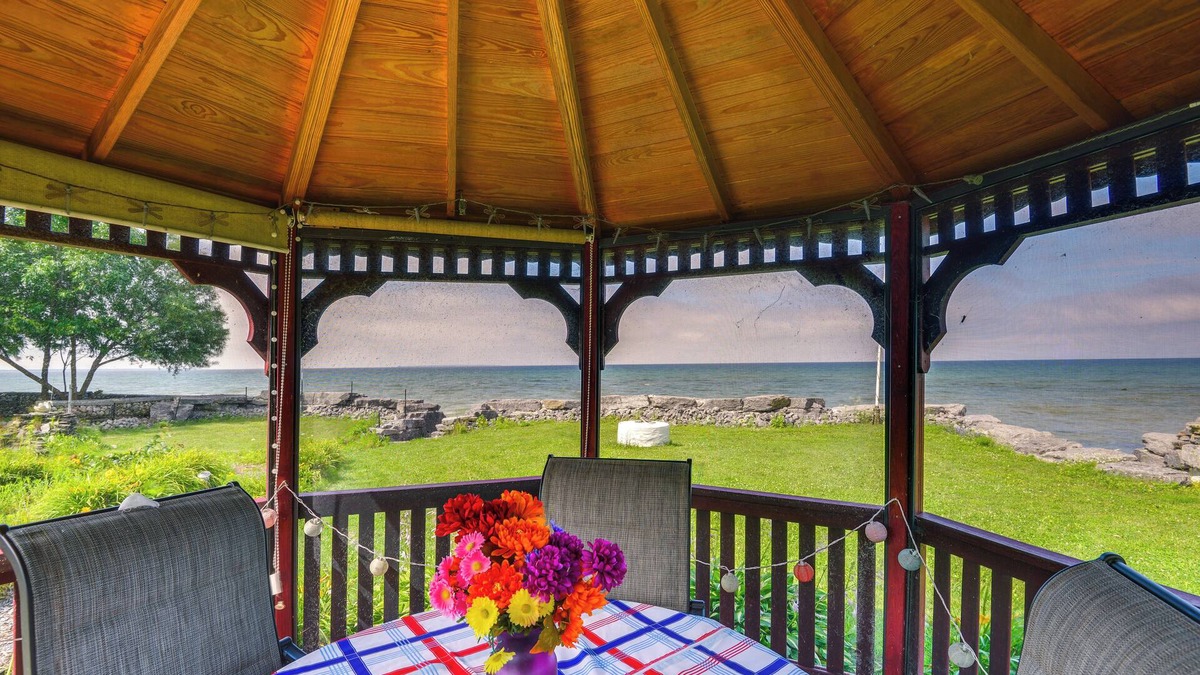 Limerick Cottage | Lakefront Views & Private Yard: Three Mile Bay Gem