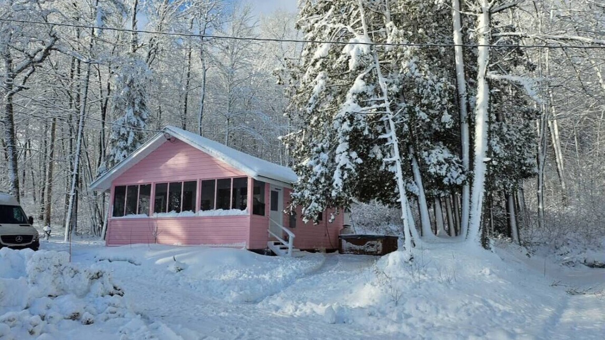Brighton House | Lakefront vintage pink house