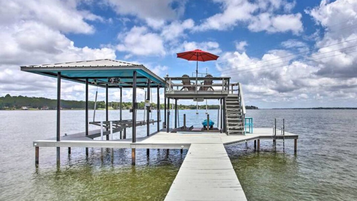 Tool House | Lakefront w/Dock, 300mb WIFI, Theater, Arcade