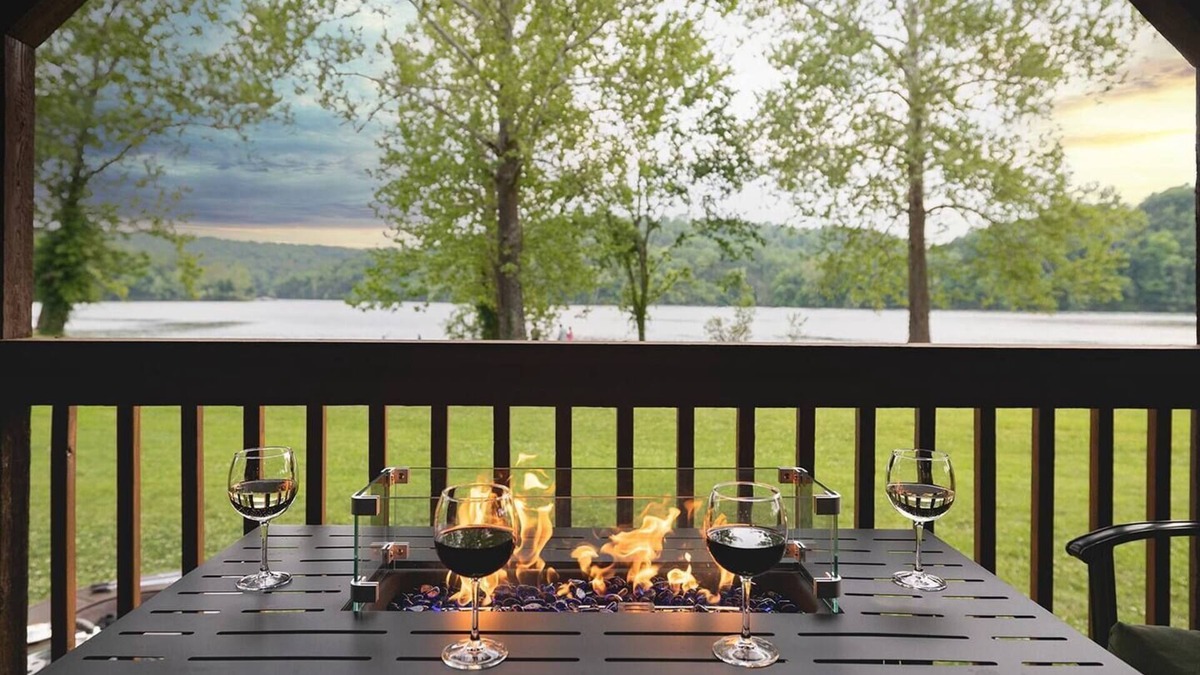 Branson Cabin | Lakefront! w/Kayaks, Hot Tub, Pool. Firepit, Park with Playground & Disc Golf.