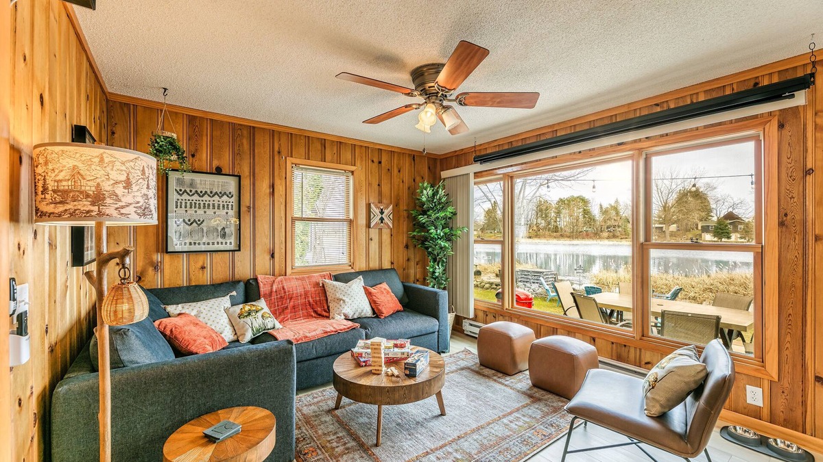 Lindstrom Cabin | Lakefront, wildlife Cabin retreat - Pelican Bay Cabin