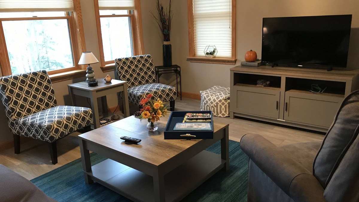 Treasure Lake House | Lakefront with beautiful sunsets. Summer dates still available. 🌞