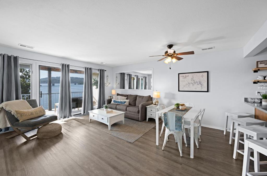Kimberling City Apartment | Lakefront with Pool Access! Near Silver Dollar City