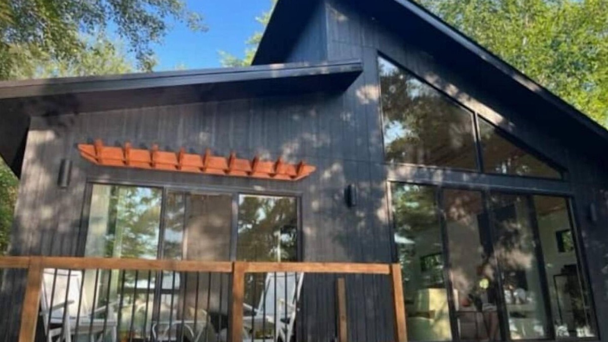 Webster Cabin | LakeHaus - Stunning Scandinavian Simplicity!