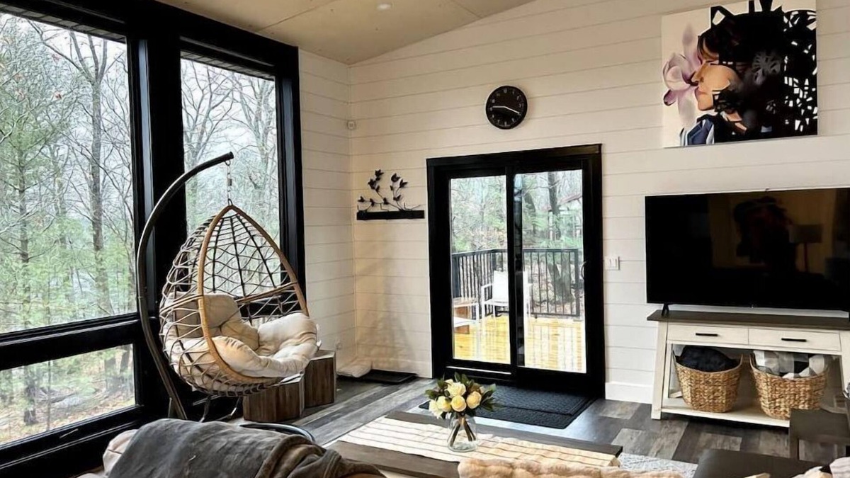 Carling Cottage | LakeHaven: New, inspired, monthly retreat