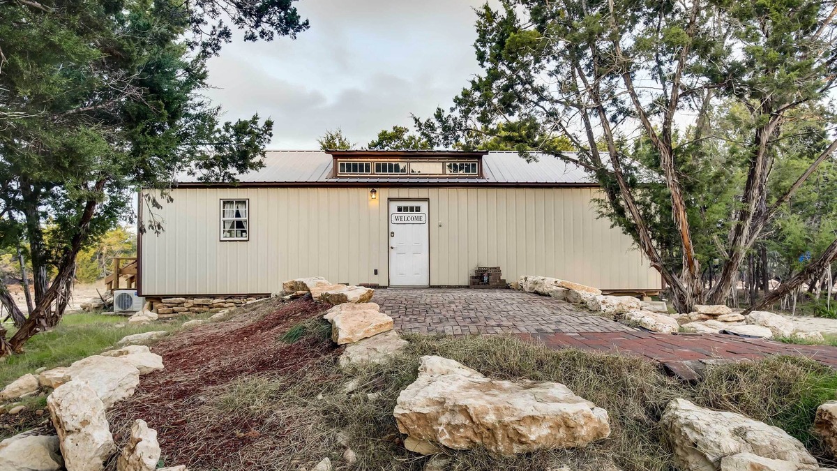 Lakehills Cabin | Lakehills Cabin with Fire Pit, Near Medina Lake!