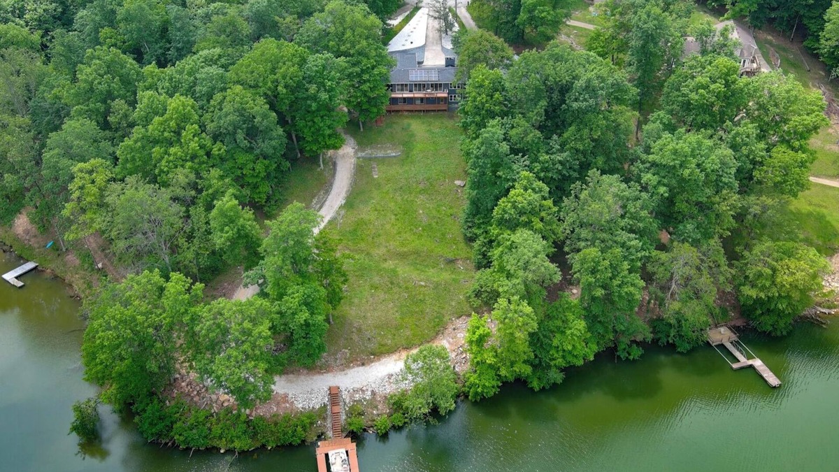 Brandenburg House | Lakehouse Fun on the Bourbon Trail.