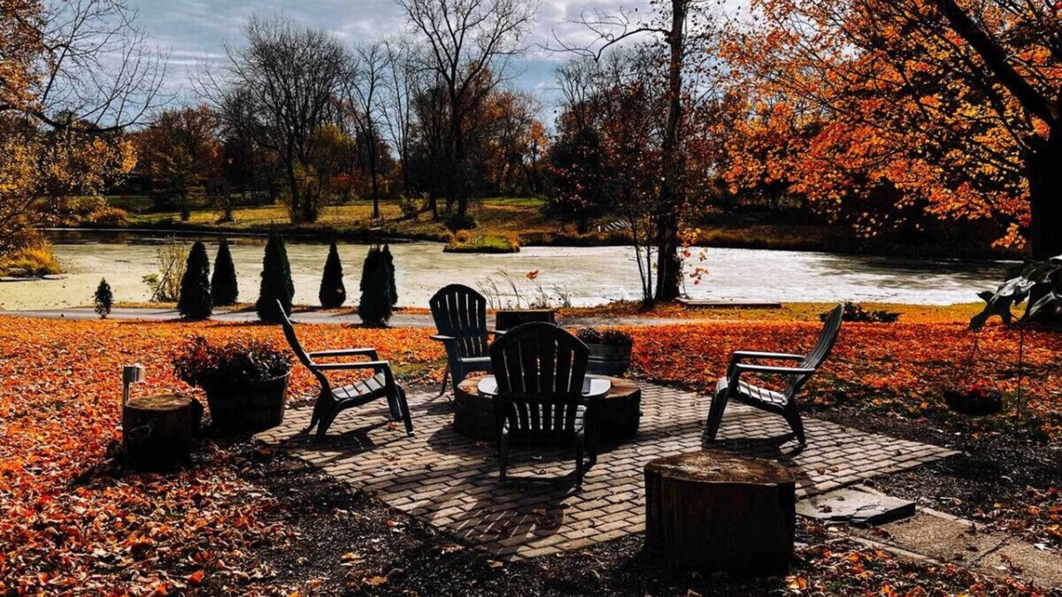 West Newton Cottage | LAKEHOUSE/HOT TUB/8 MILES TO DOWNTOWN/ON 60 ACRES