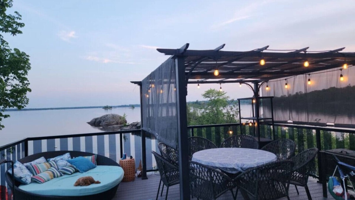 Gravenhurst Apartment | Lakehouse Loft with Roof Terrace & Wood Cedar Spa