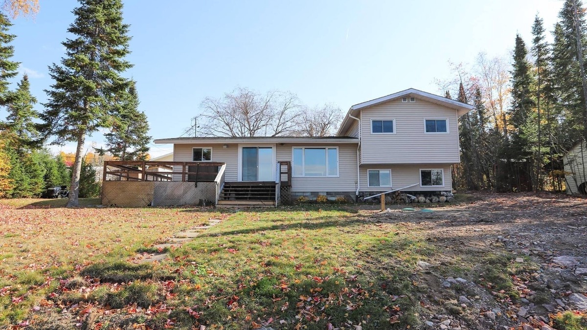 Algoma District House | Lakehouse on Havilland Bay