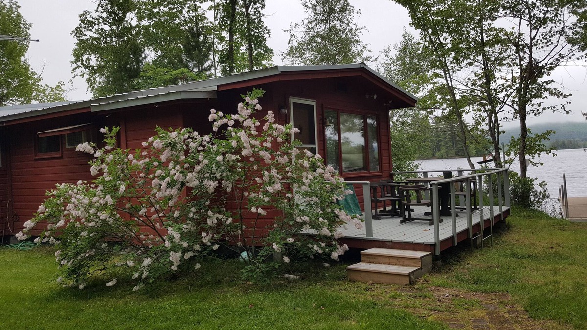 Eddington Cabin | Lakehouse on the edge of the water near Acadia And Bar Harbor