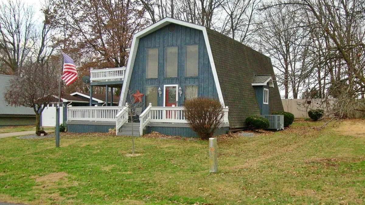 Scotland House | Lakehouse with Game Room, Direct Water Access, and Kayaks Included!