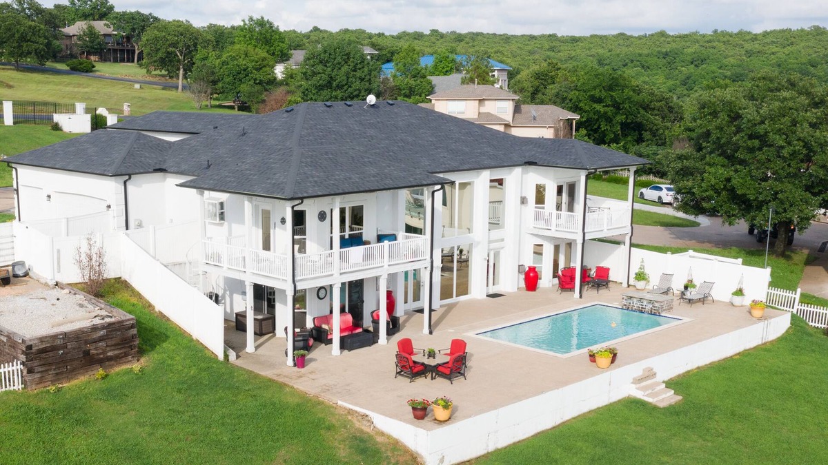 Skiatook House | Lakehouse with private pool