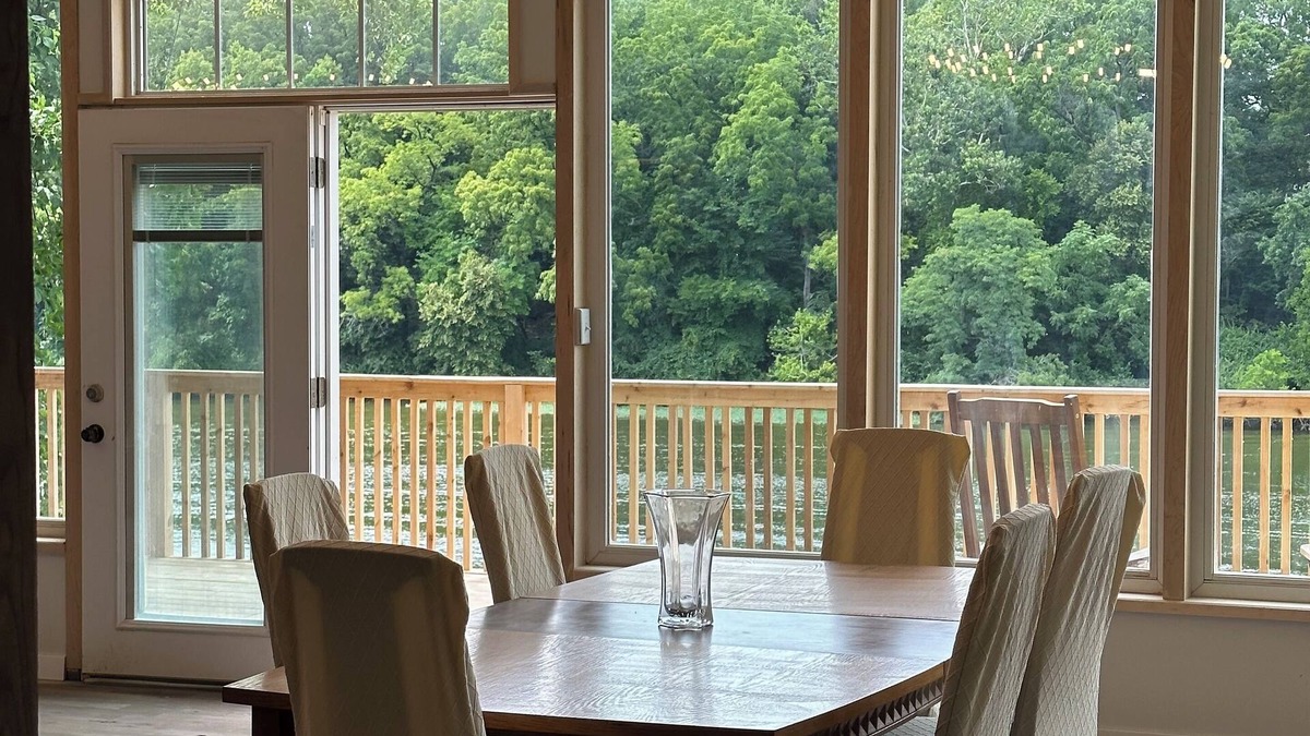 Monticello Cabin | Lakehouse with water access