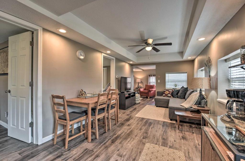 Lake St. Croix Beach House | Lakeland Cottage - half Mile to St Croix River