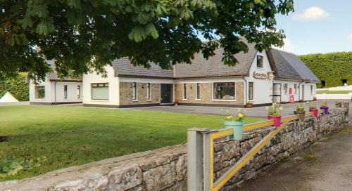Cong Hostel | Lakeland House