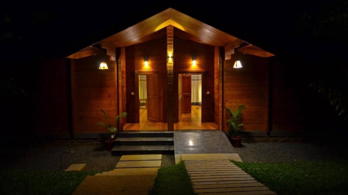 Vazhavatta House | LakeRose Wayanad Resort - Water Front Grandeur