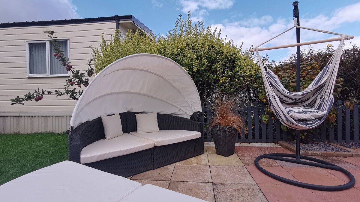 Overstone Cabin | Lakes and woodlands Overstone Holiday Park