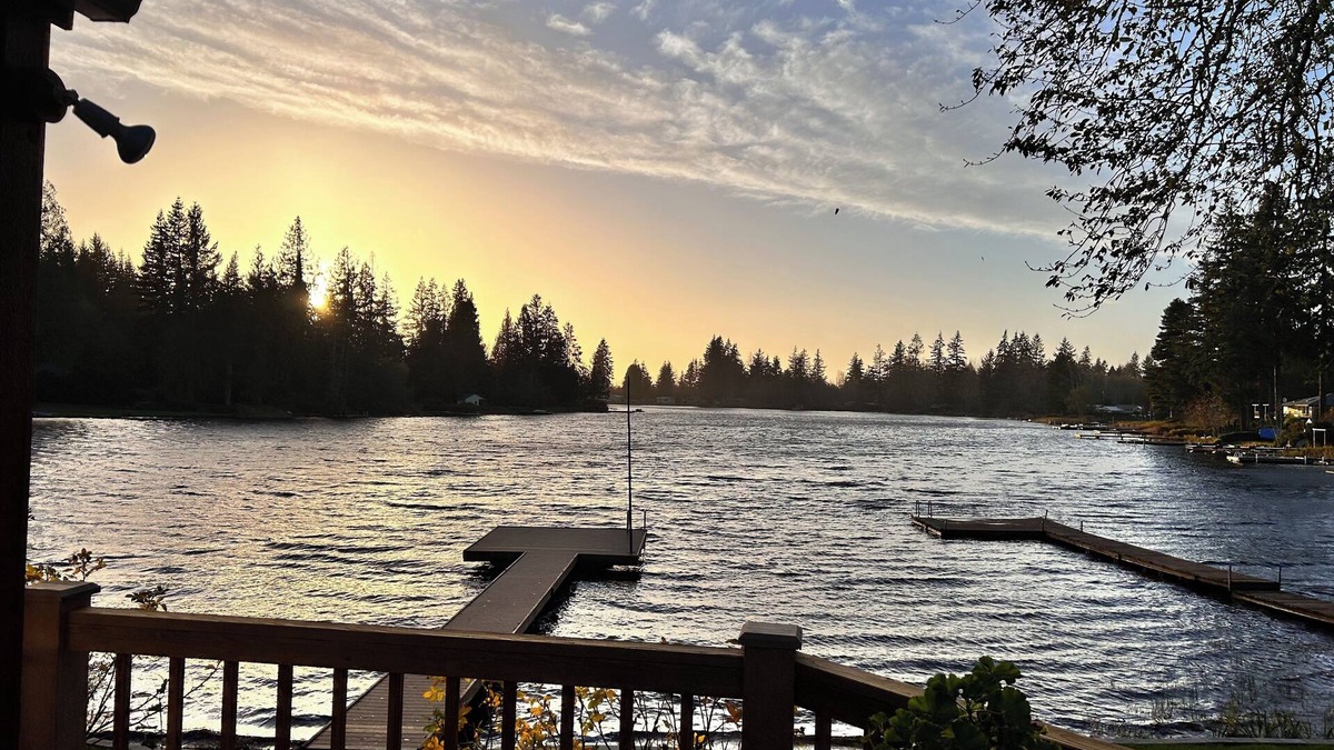 Marysville House | Lakes Edge House with Steam Sauna