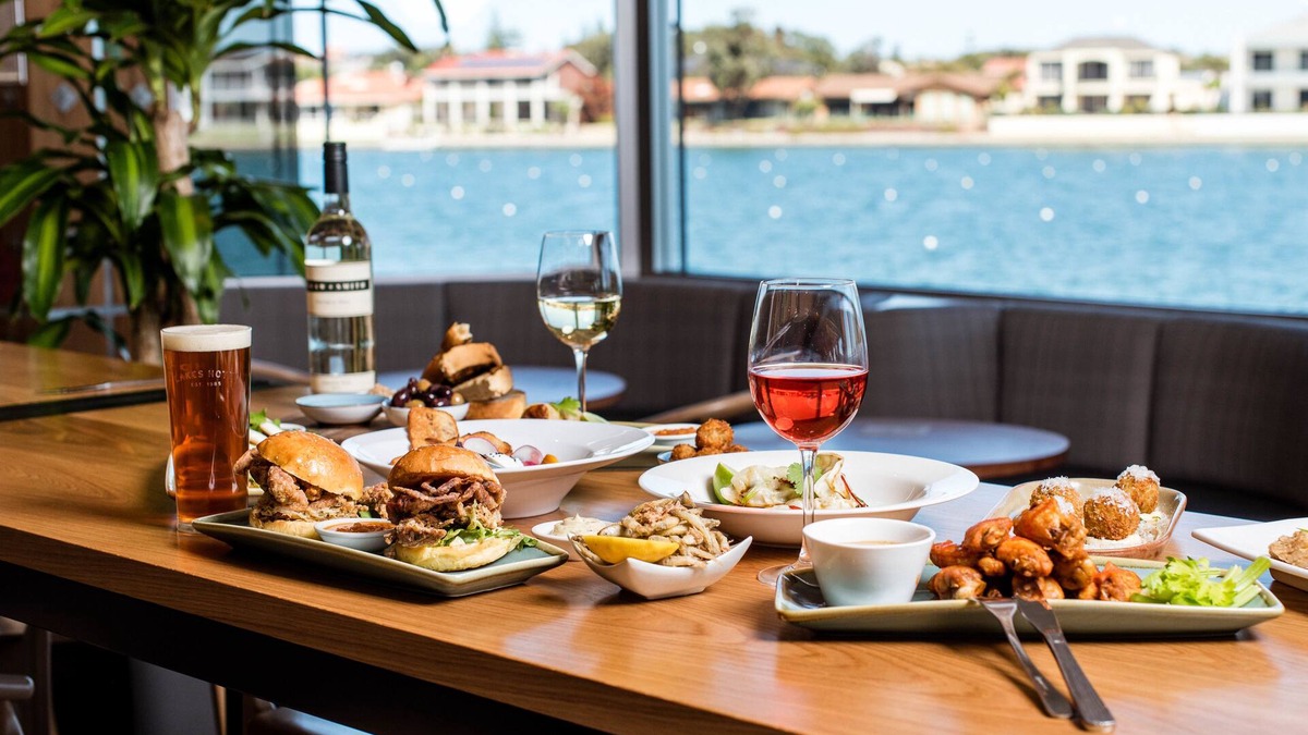 West Lakes Hotel | Lakes Hotel