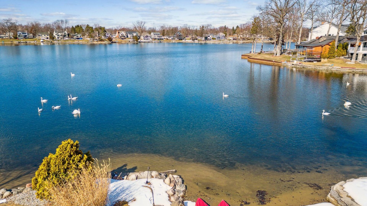 Wolverine Lake House | Lakeside Bliss Awaits!