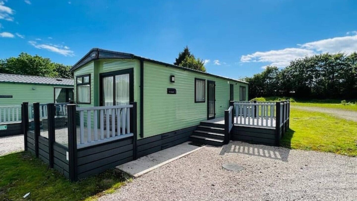 Tewitfield House | Lakes View holiday home at Borwick Lakes
