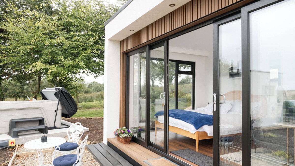 Enniskillen House | Lakescape: Self-Catering Lodges (RODOS) With Hot Tub