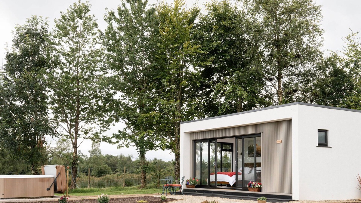 Enniskillen House | Lakescape: Self-Catering Lodges (ROMA) With Hot Tub
