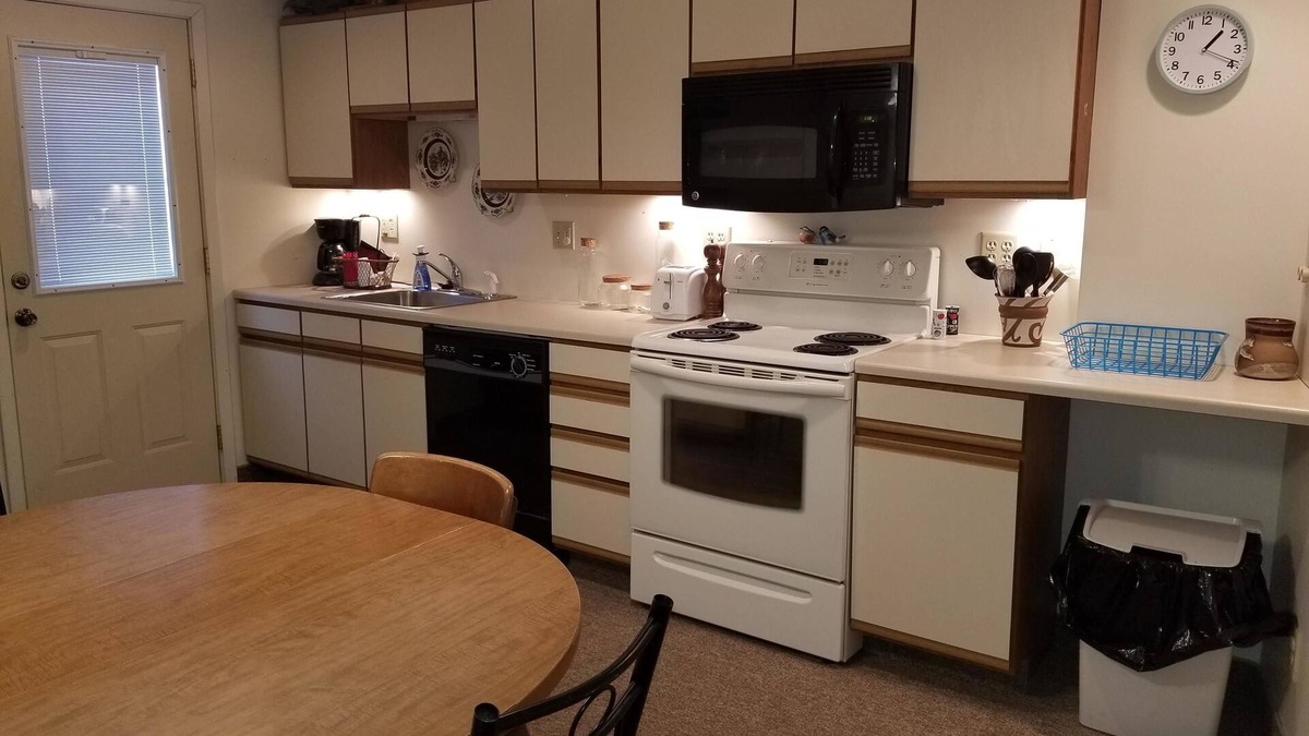 Virginia Hotel | Lakeshor Motor Inn