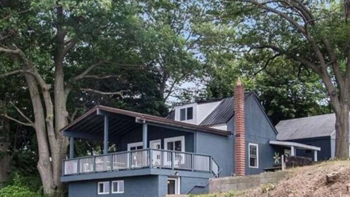 Lakeside House | Lakeshore Comfort | Lakeview Family Getaway