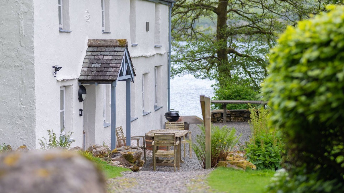 Graythwaite Cottage | Lakeshore cottage with Hot Tub - Hullet Hall