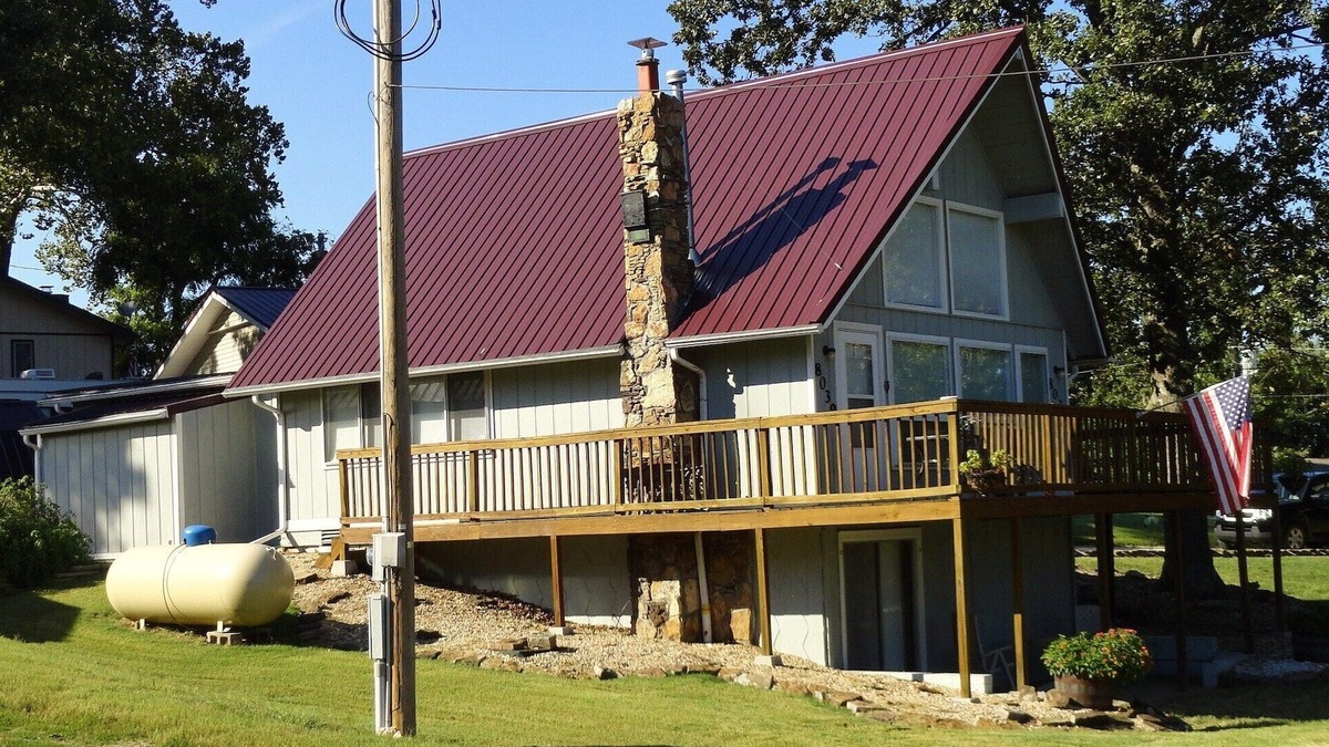 Beaver Shores Cottage | Lakeshore Cottage is a Charming Beaver Shores Cottage near Prairie Creek Marina