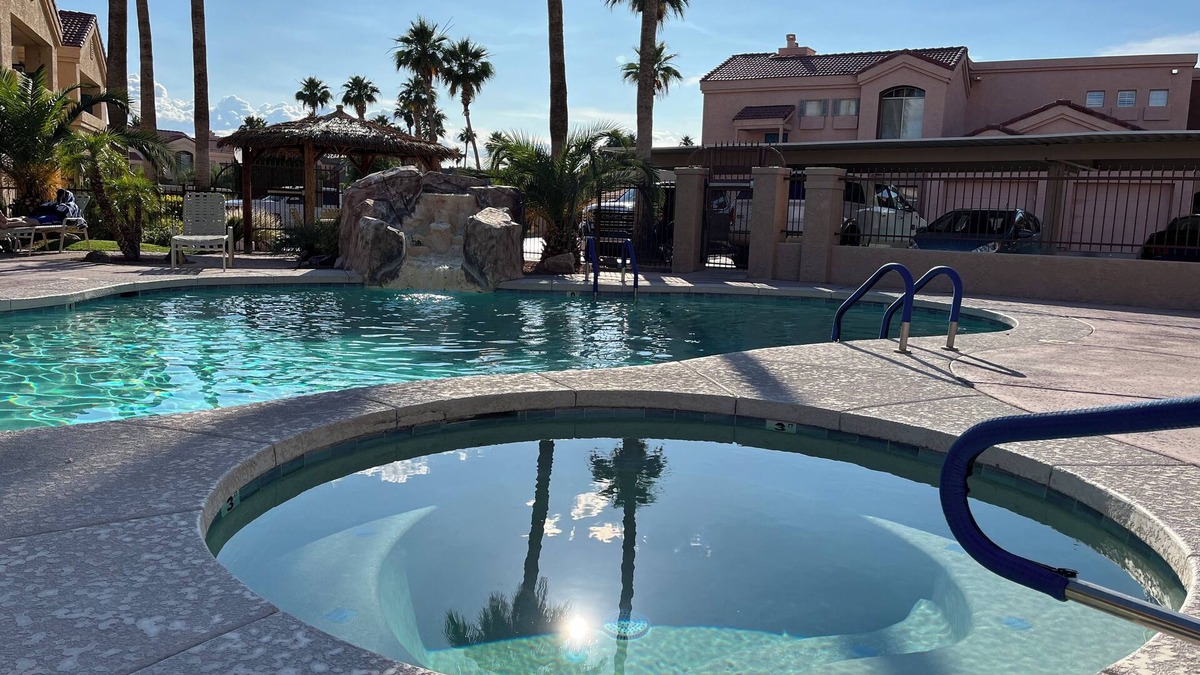 Lake Havasu City Condo | Lakeshore Village “Classic Condo” 2 patios Prime Location