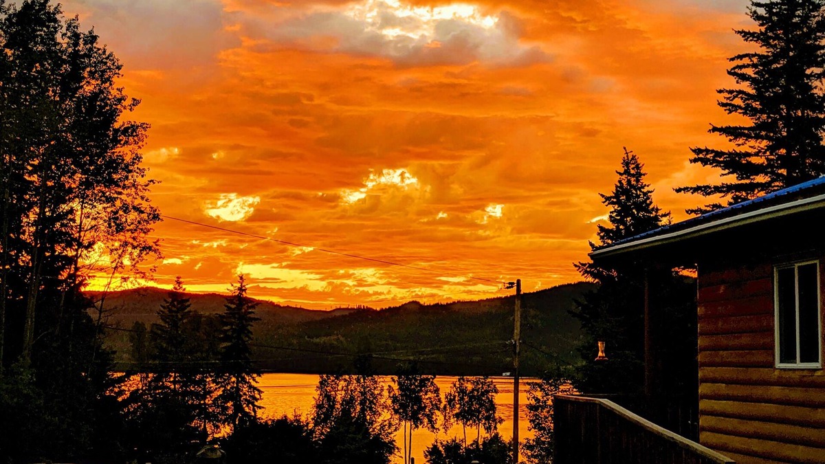 Canim Lake Cabin | Lakeside 2 Bedroom Cottage. Relax and Unwind In Nature.