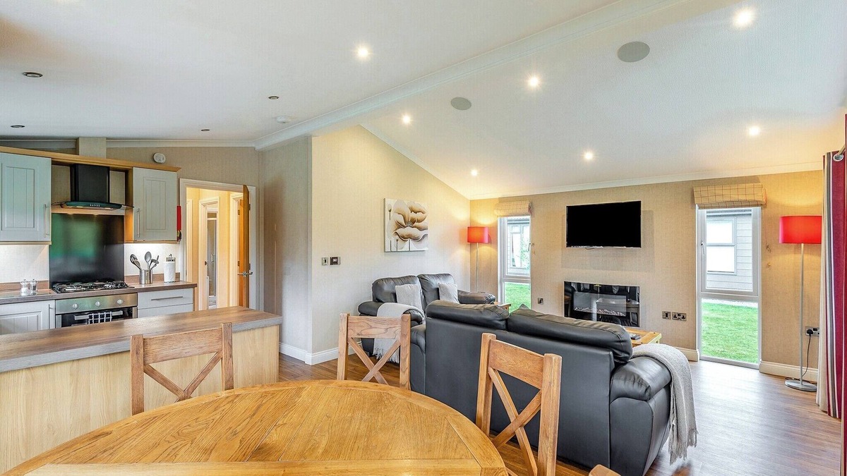 Woodhall Spa Ski Chalet | Lakeside 2 Pet Friendly