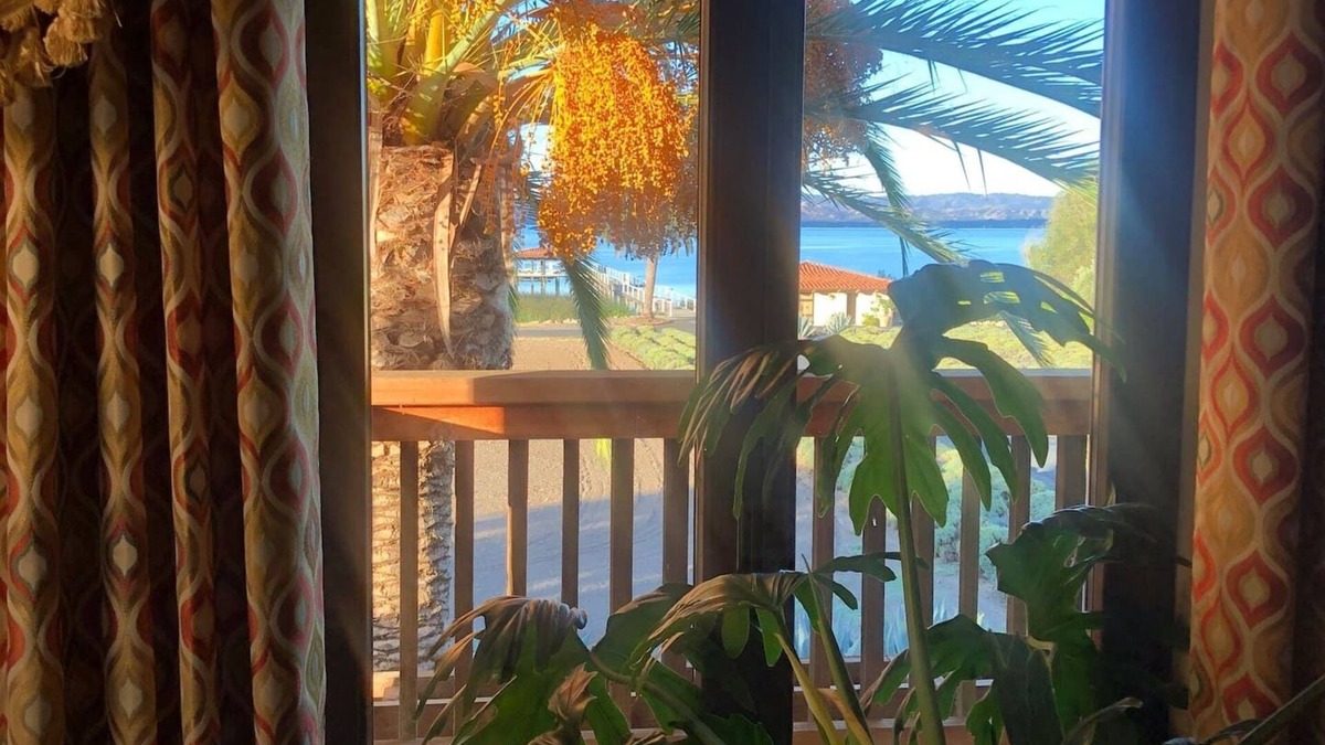 Nice Apartment | Lakeside, Balcony Apartment on Gated Winery Estate