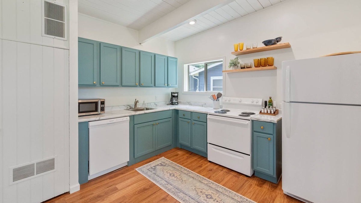 Monticello House | Lakeside Bliss: Spectacular Lake Views and Access!