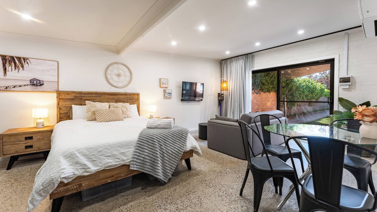 Lake Wendouree Apartment | Lakeside Bliss | Top location Guesthouse
