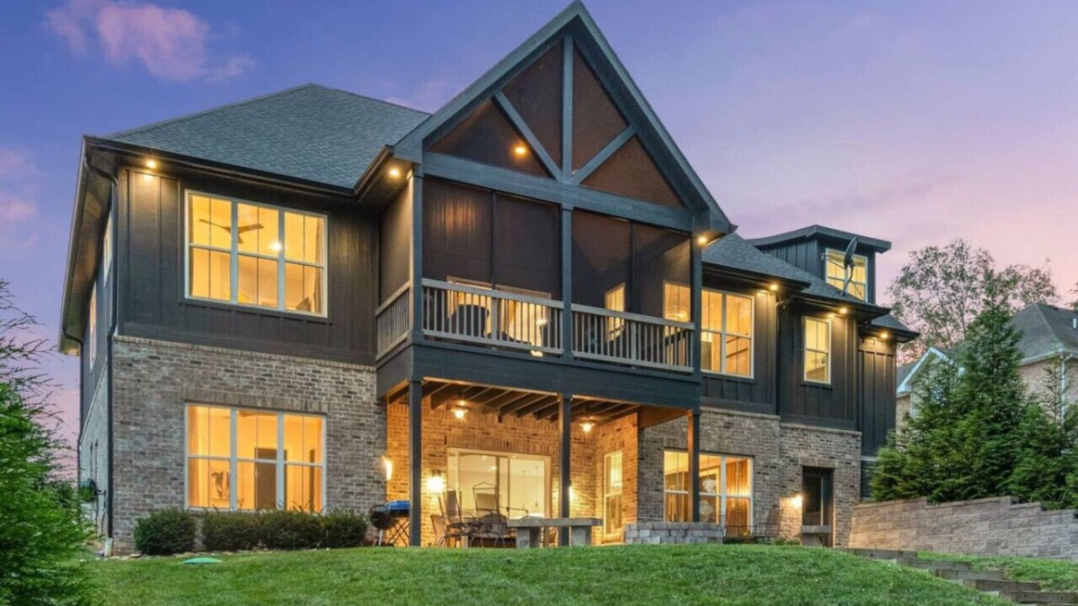 Estill Springs House | Lakeside Bliss w/Dock, Kayaks, Fire Pit, Foosball