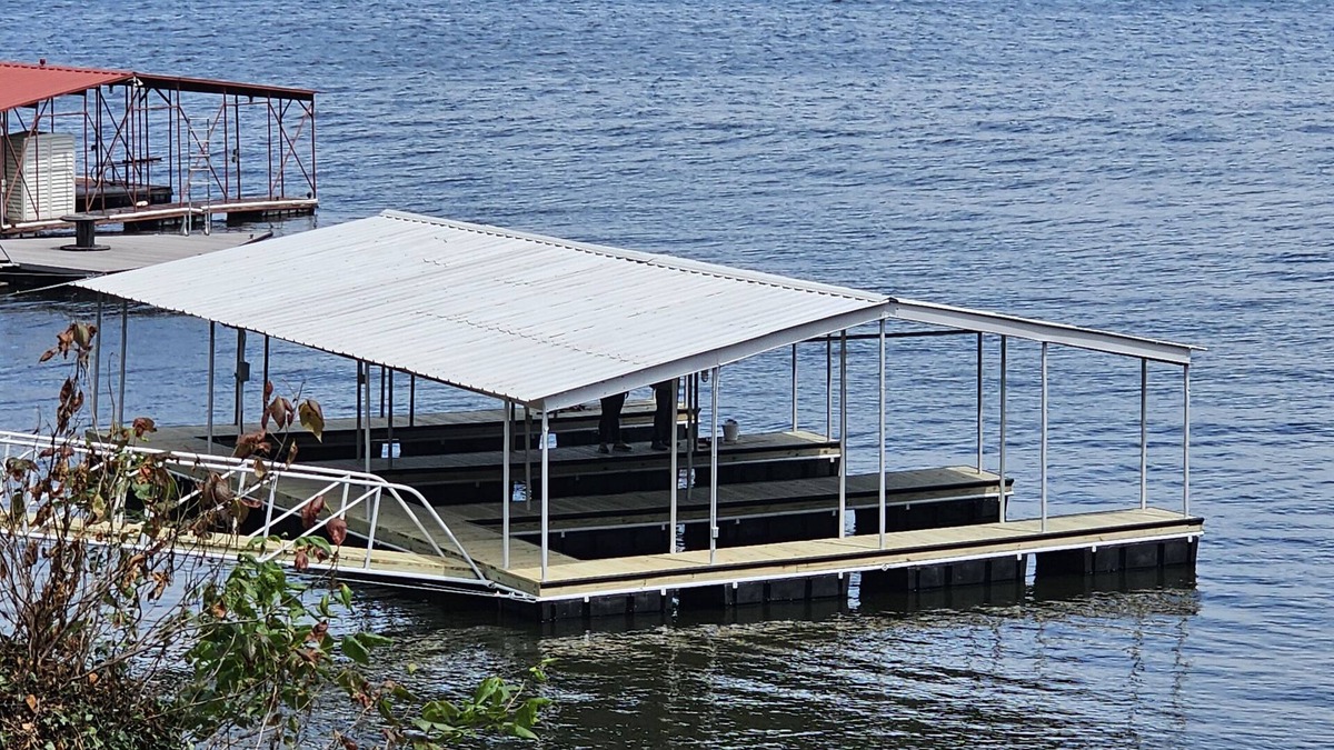 Tia Juana Cottage | Lakeside, Boat Dock and Hot Tub with this small quaint cottage.