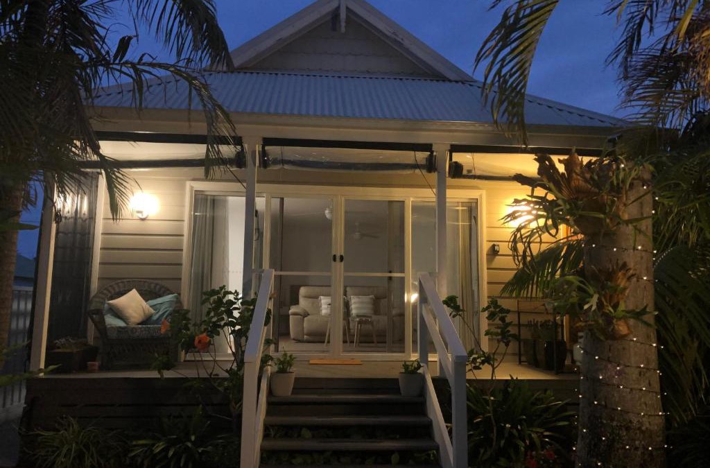 Marks Point Bed & Breakfast | Lakeside Bungalow