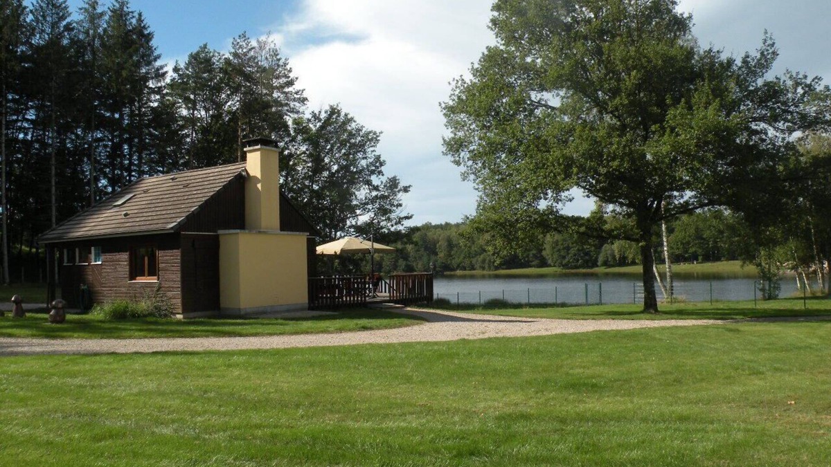 Servieres-le-Chateau Ski Chalet | Lakeside cottage