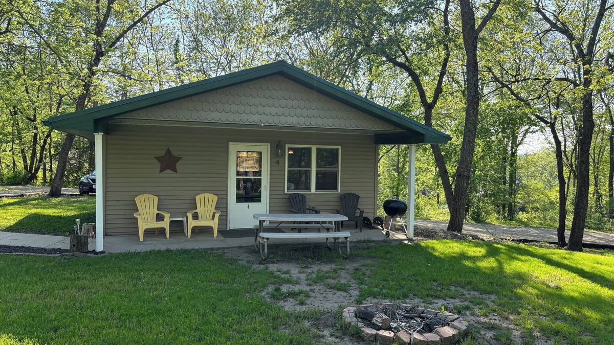 Manchester Cabin | Lakeside Cabin 4: Perfect Retreat at Enriched Cabins & Resort on Lake Delhi