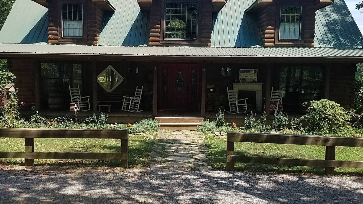 Crofton House | Lakeside Cabin, Fishing, Golf/Hiking Nearby, Canoe & Kayaks Onsite, Pet Friendly